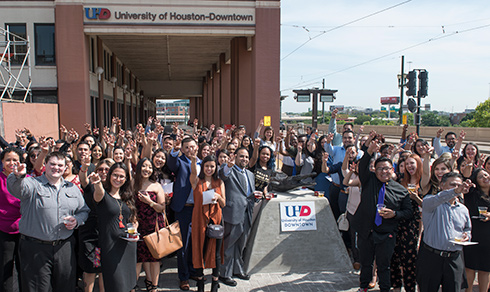 group photo with president near gator statue