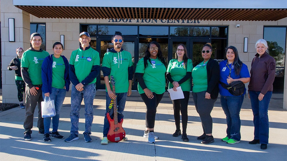 Group Photo of students, faculty, and staff participating in a day of service